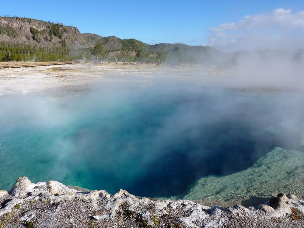 Yellowstone Biscuit basin (14).JPG